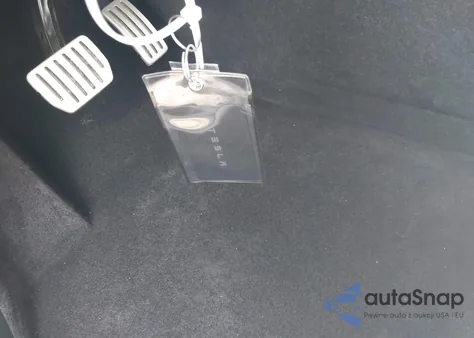 2022 Tesla Model Y Performance Dual Motor All-Wheel Drive z USA, uszkodzony, nr VIN 7SAYGDEF9NF377005